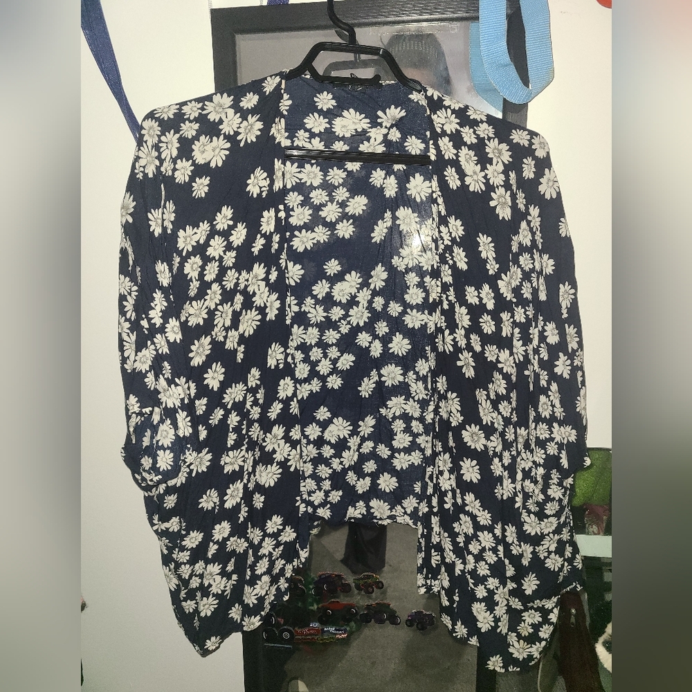 ✨️4/$10✨️Sz.Small Forever 21 short sleeve flowy summer cardigan